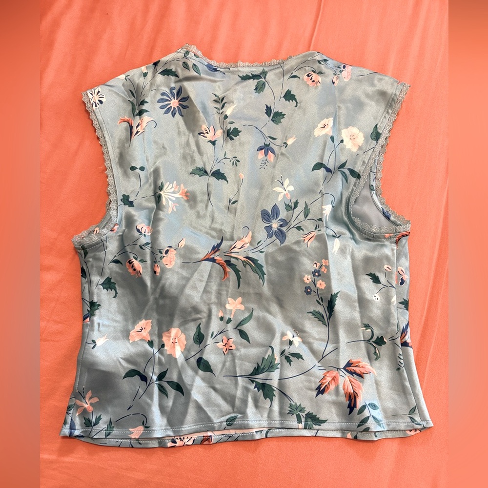 Reformation Silk Cherry Top in Burano - Picture 4 of 9